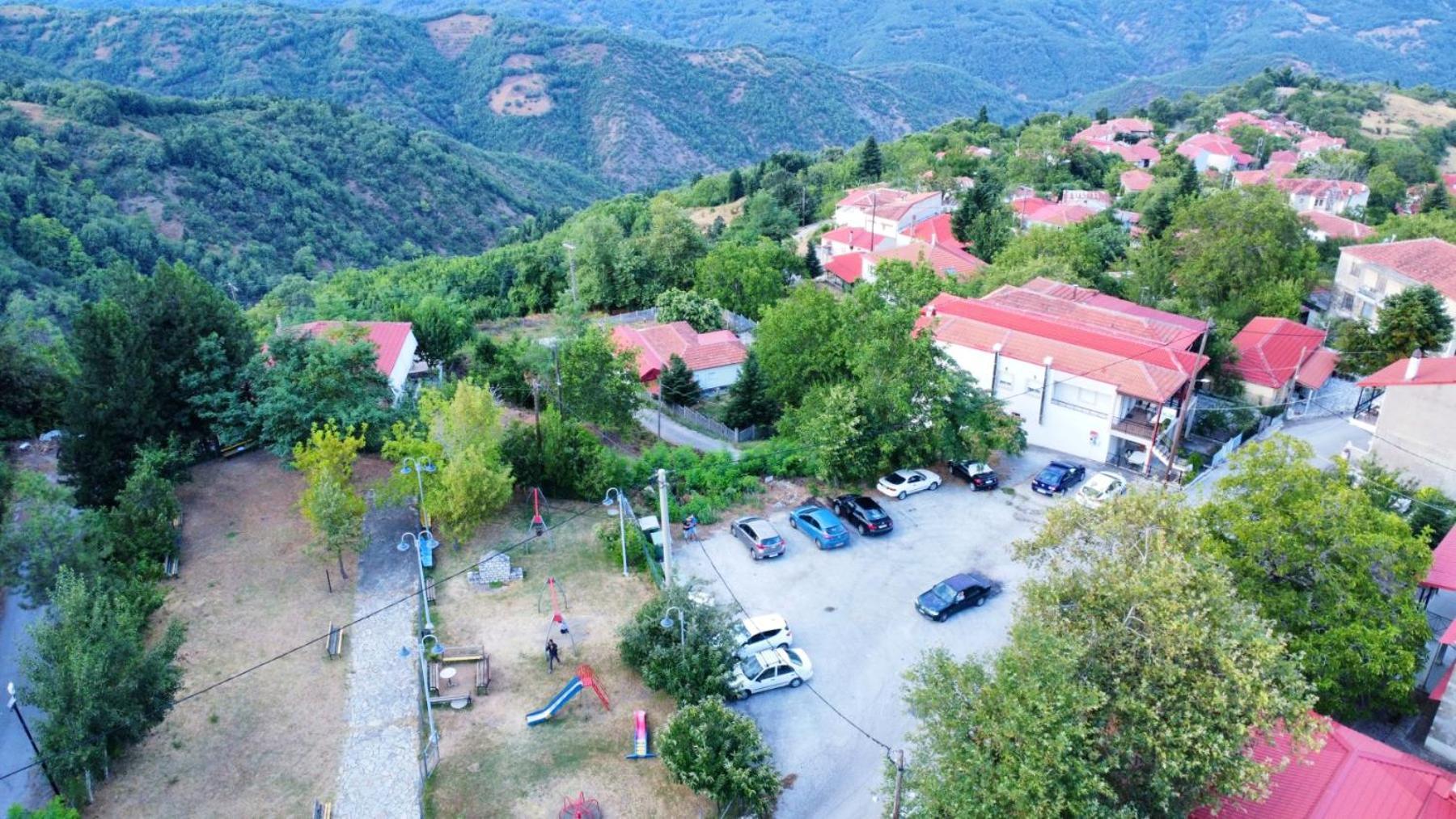 Kastanéa Πανδοχείο Λίμνης Πλαστήρα酒店 外观 照片